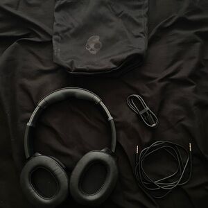 Skullcandy Black Over-Ear Headphones with Carry Pouch and Audio Cables
